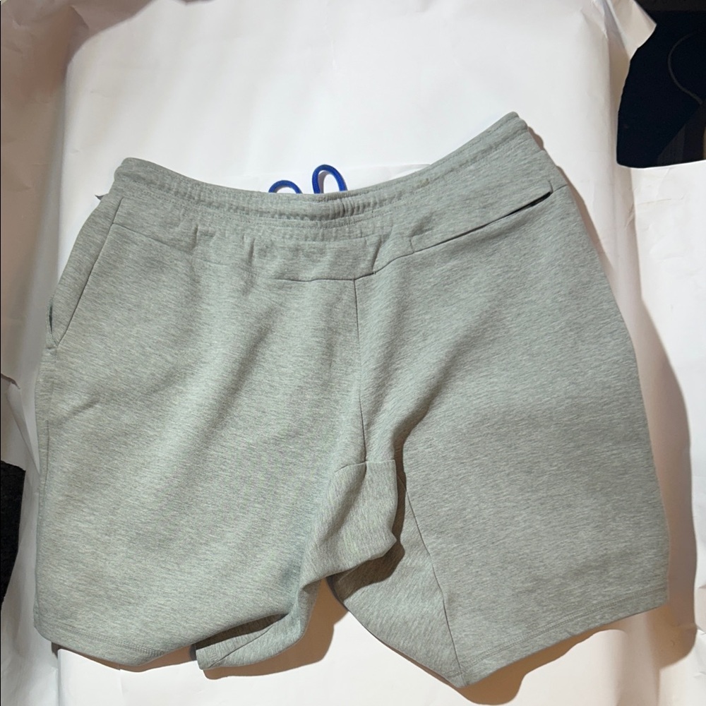 Nike Men’s Light Gray Athletic Shorts with Blue Drawstring and Zipper Pocket - Picture 6 of 7